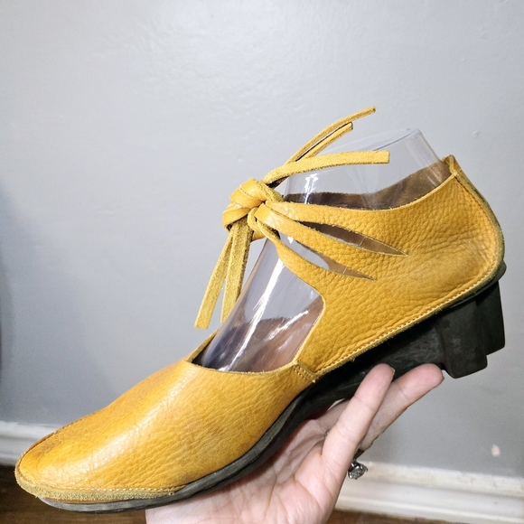 Trippen Elegant Yellow Women's Shoes - Picture 3 of 11